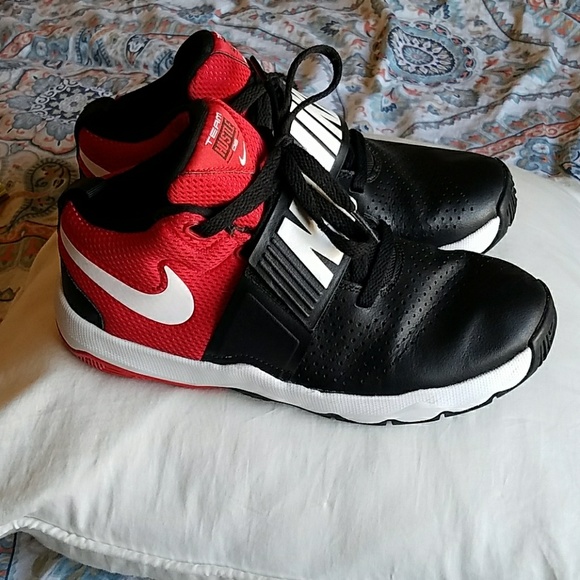 nike team hustle red and black